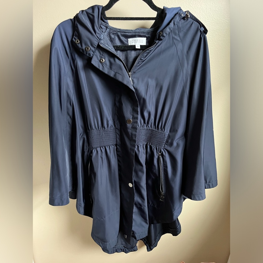 Barney’s navy rain poncho. Size small. Excellent quality, hardly worn.